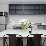 Metropole 2-Bed Retreat In Vibrant Rondebosch
