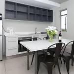 Metropole 2-Bed Retreat In Vibrant Rondebosch