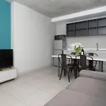Metropole 2-Bed Retreat In Vibrant Rondebosch