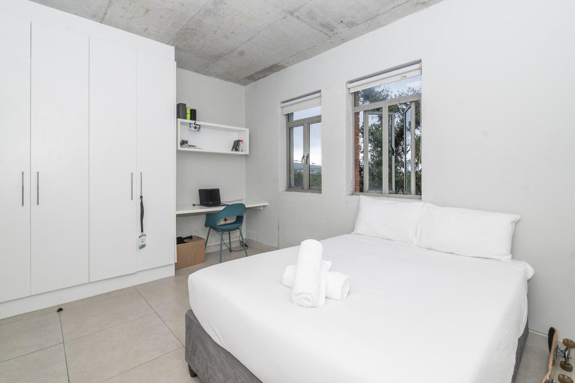 Metropole 2-bed Retreat In Vibrant Rondebosch Apartment *