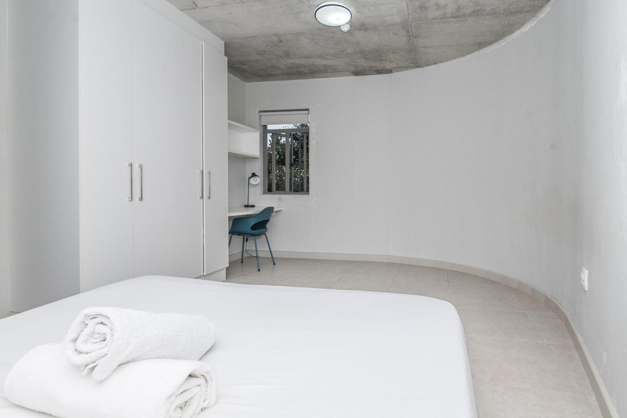 Metropole 2-bed Retreat In Vibrant Rondebosch Cape Town