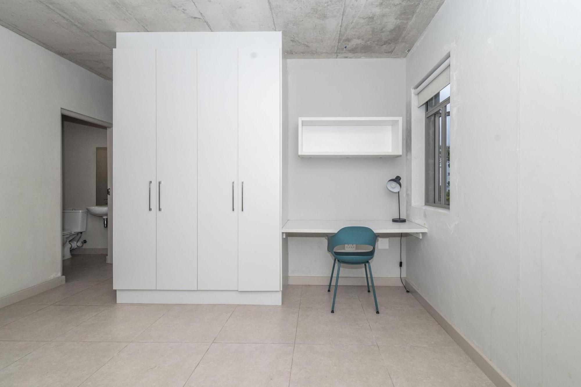 Metropole 2-bed Retreat In Vibrant Rondebosch Apartment
